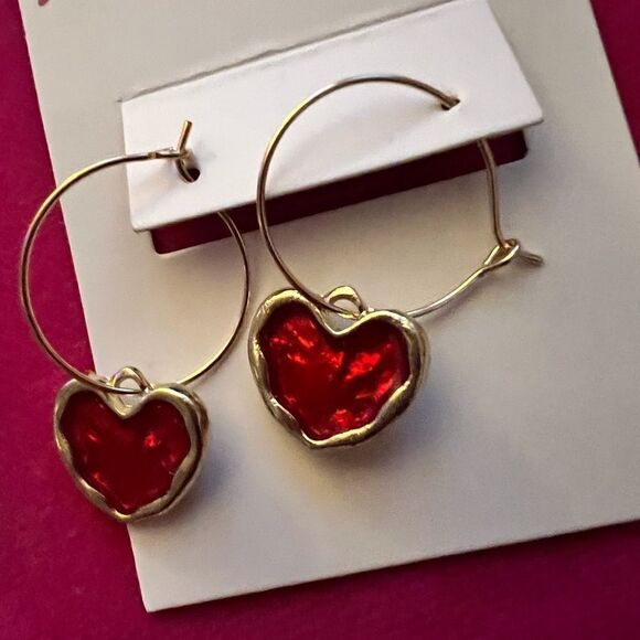 ♥️ Betsey Johnson red heart dangle earrings ♥️ - Picture 3 of 5